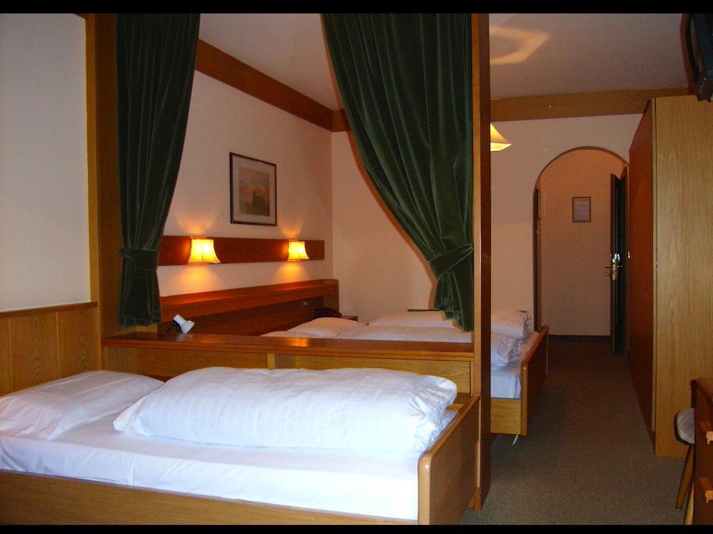 Hotel Olympia Arabba Room photo